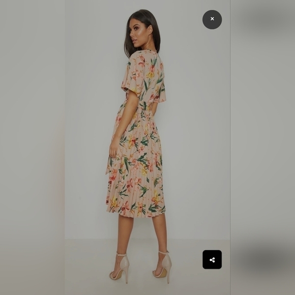 Prettyittlething Floral Dress 2 - Picture 2 of 11